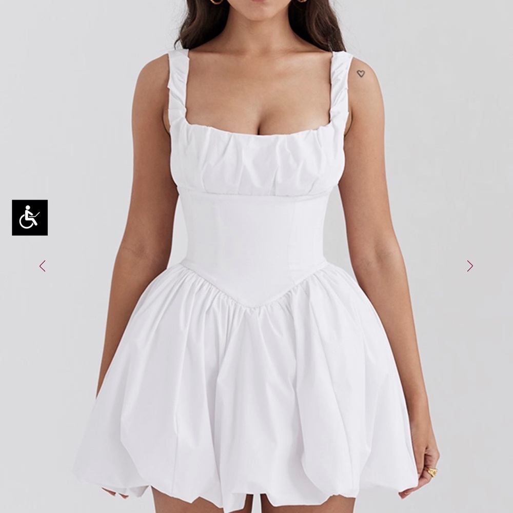 Elegant White Sleeveless Dress